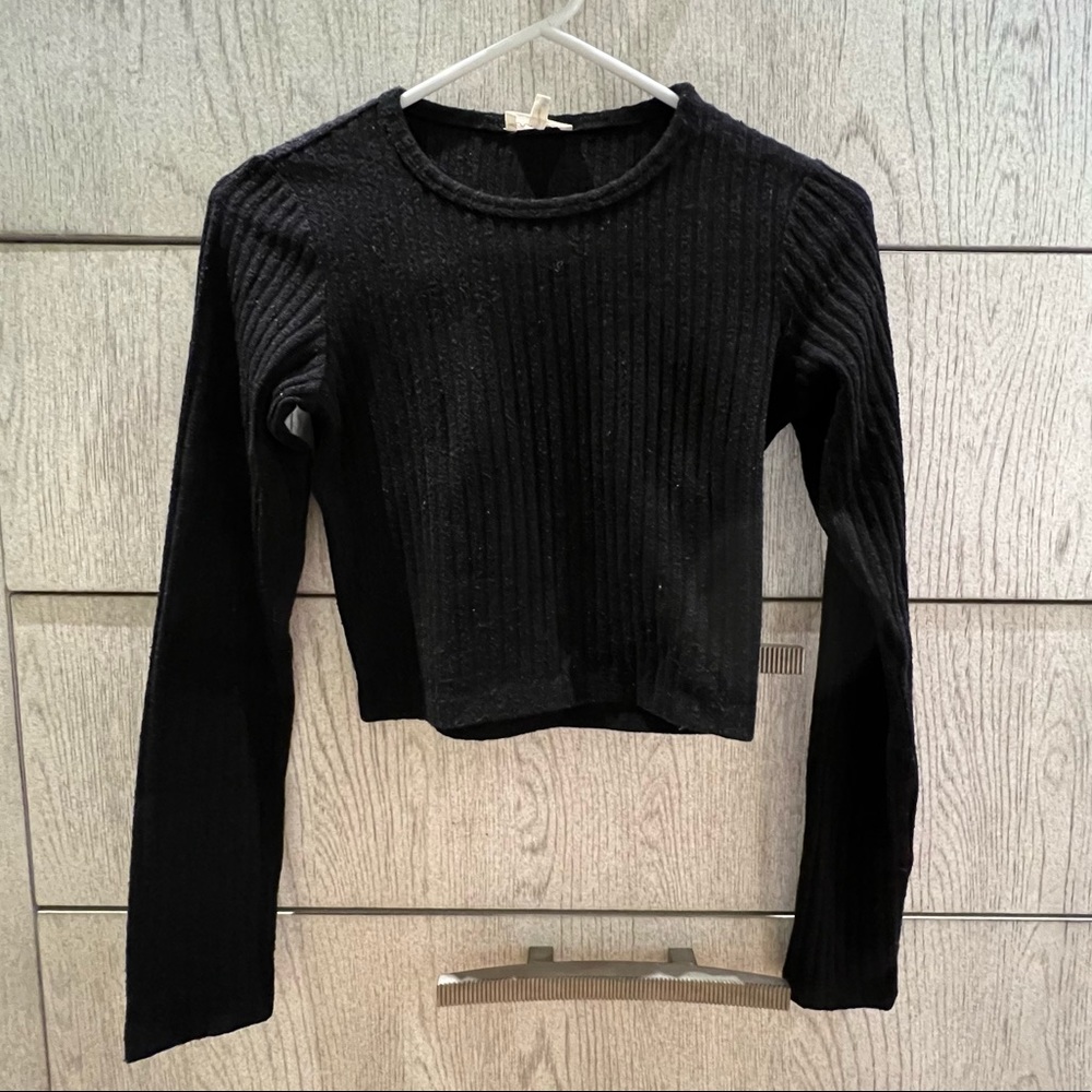 Aritzia - Black Wilfred Free Cropped Ribbed Sweater